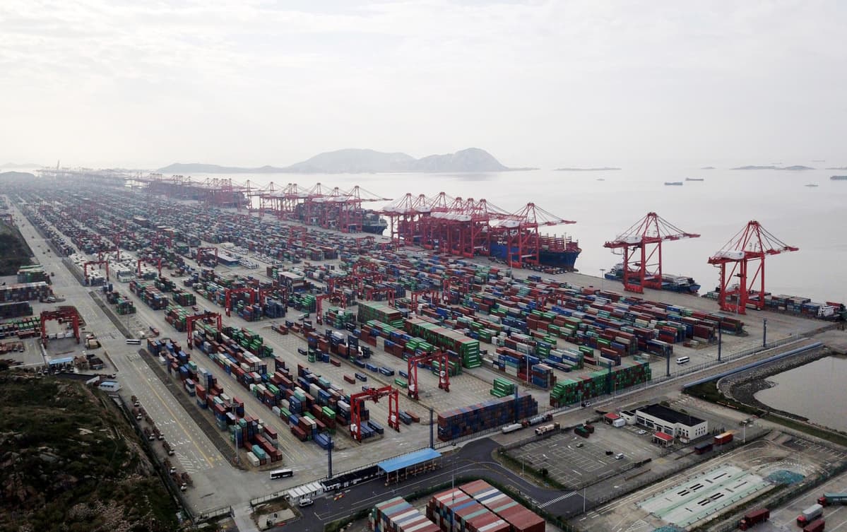 Le port de Shanghai continue de se classer au premier rang mondial pour le débit de conteneurs